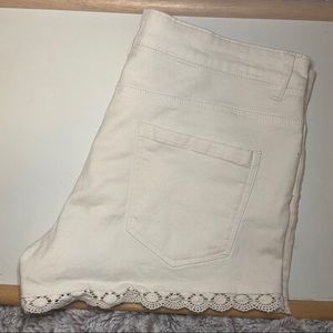 Forever 21 | Jean Shorts | Cream Lace | 29 (US 8)